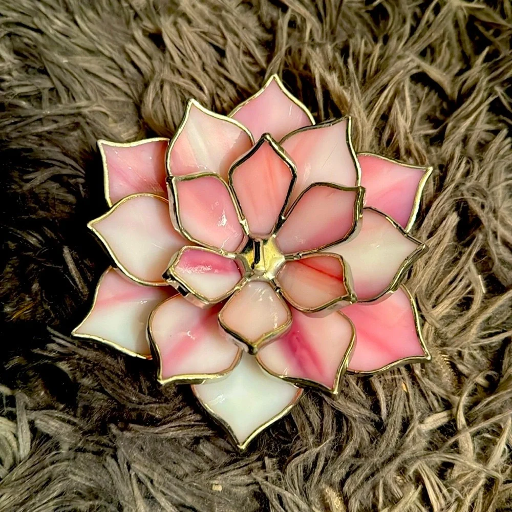 Pink/white Metal Lotus Flower Ring Holder NEW 🏷️